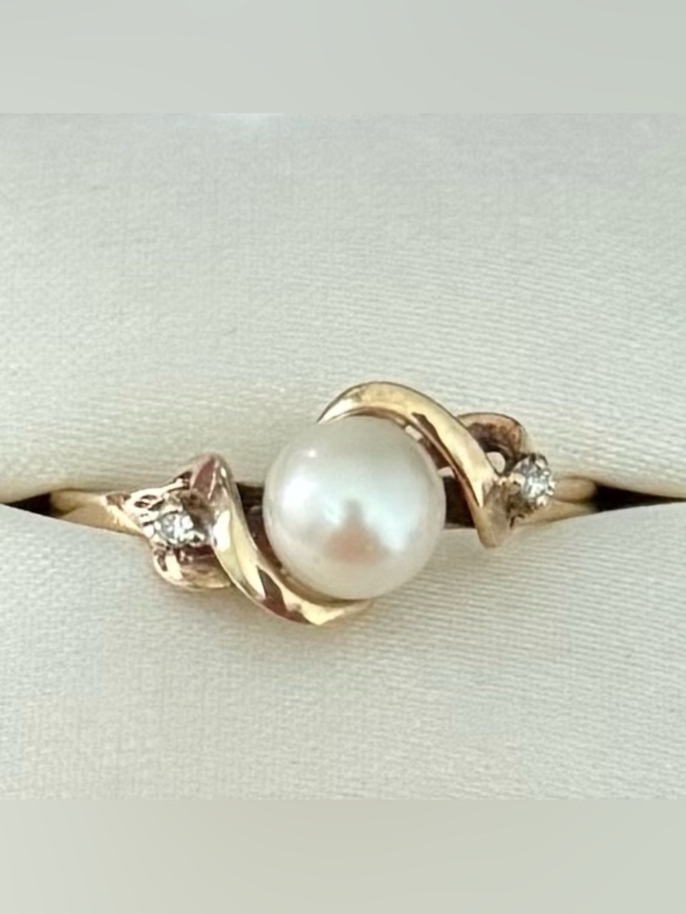 Vintage 10k Yellow Gold Cultured Pearl & Diamond Bypass Ring Size 9 - 2.24 Grams